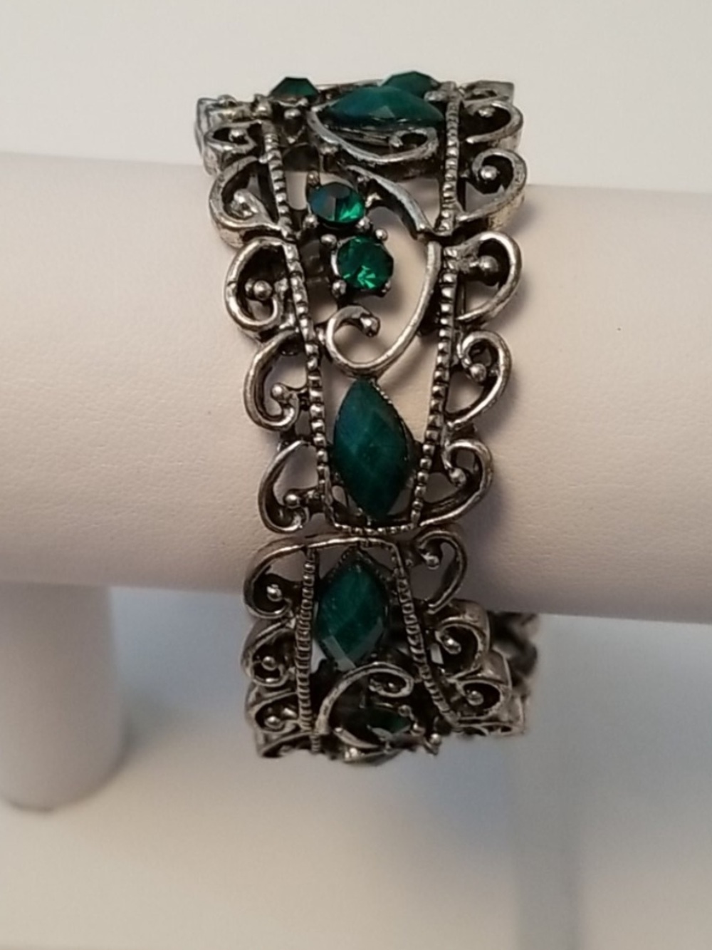 Green and Silver Cuff Bracelet - Picture 3 of 3
